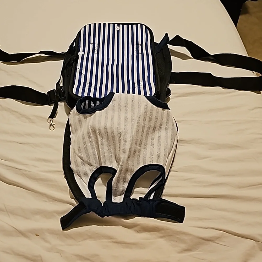 New without tags puppy/kitty forward facing carrier. New condition.